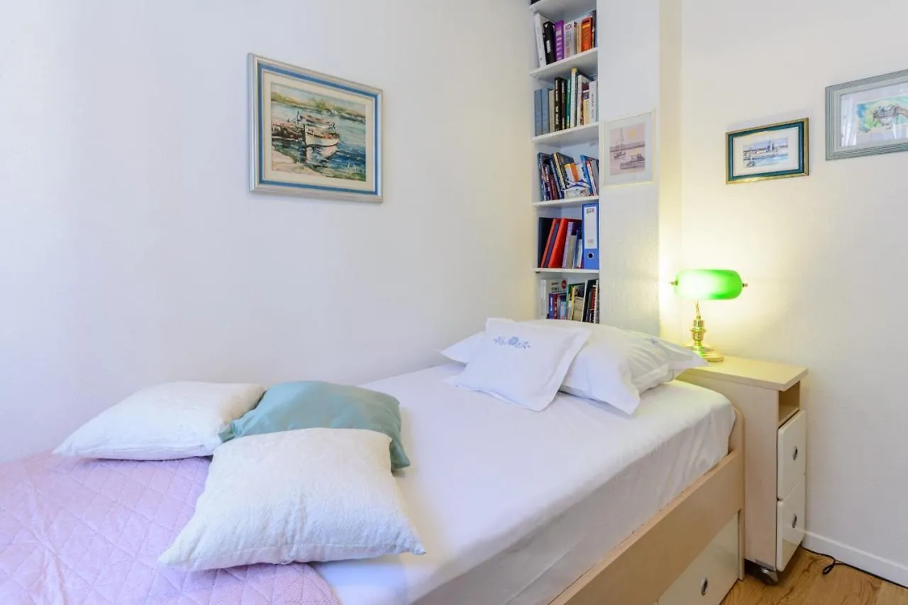 Bird Lamp Luxury Apartment Bacvice, Split