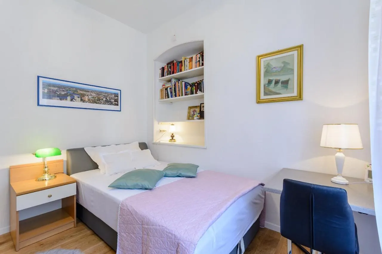 Bird Lamp Luxury Apartment Bacvice, Split