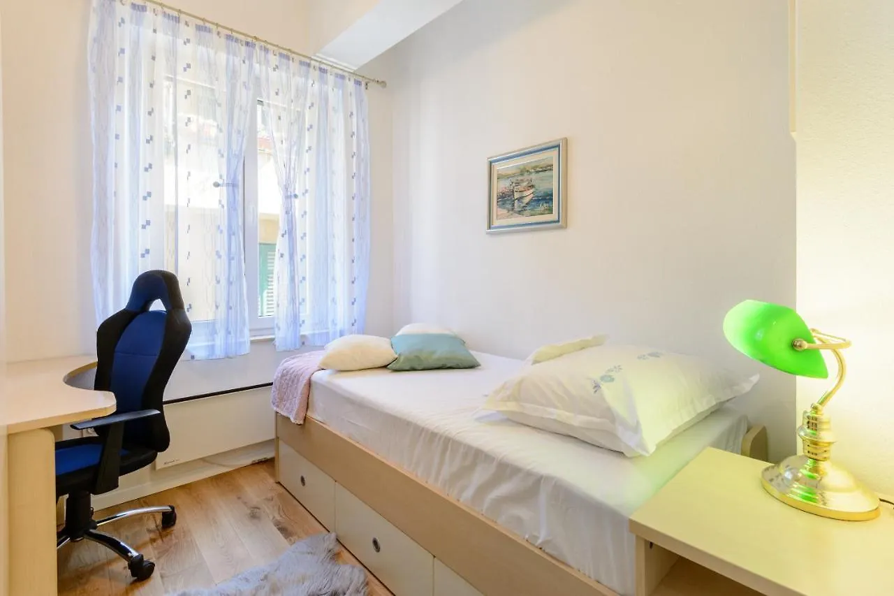 Bird Lamp Luxury Apartment Bacvice, Split
