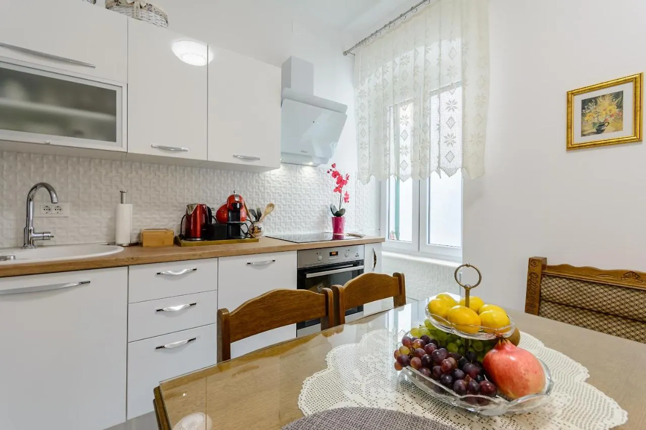 Bird Lamp Luxury Apartment Bacvice, Split